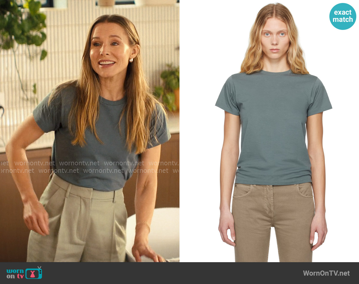 The Row Florie T-shirt in Timouse Grey worn by Joanne (Kristen Bell) on Nobody Wants This
