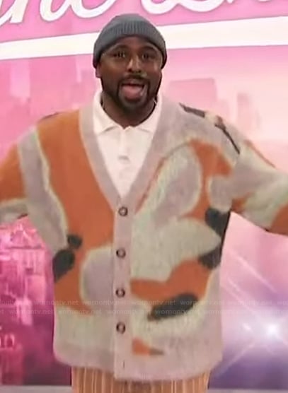 Wayne Brady’s printed cardigan on Sherri