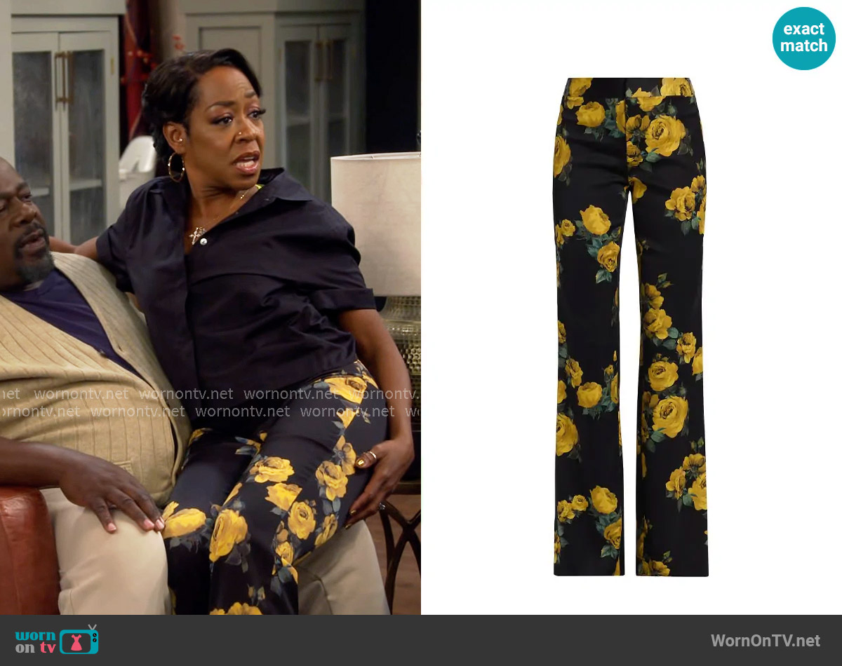 Alice + Olivia Livi Pants in Rosehips worn by Tina Butler (Tichina Arnold) on The Neighborhood