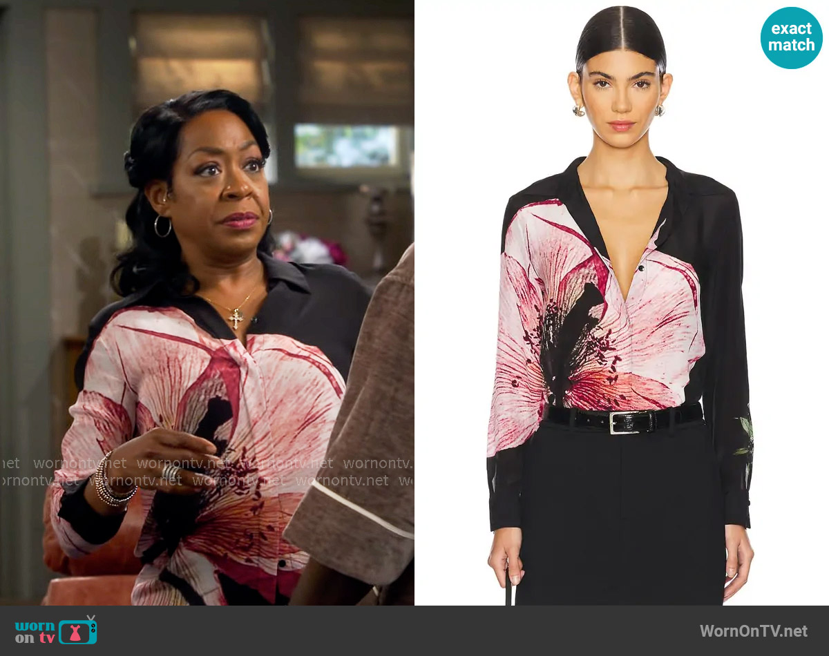 Alice + Olivia Willa Shirt in Luna Floral worn by Tina Butler (Tichina Arnold) on The Neighborhood