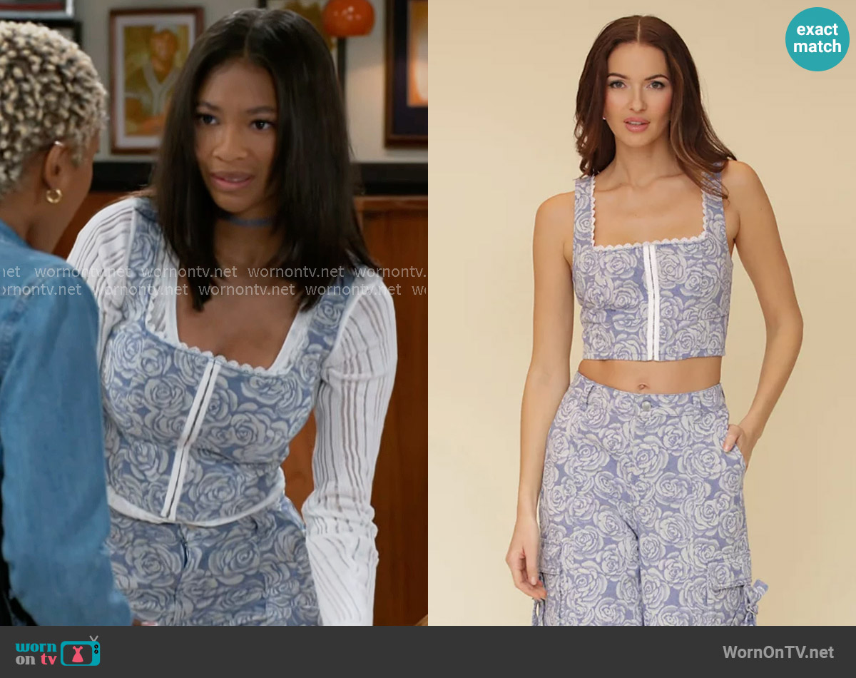 Avec Les Filles Floral Print Lace-Trim Square-Neck Corset Top worn by Jessica Harris (Camryn Jade) on Beyond the Gates