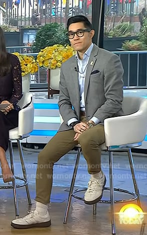 Brian Cheung’s white stripe sneakers on Today