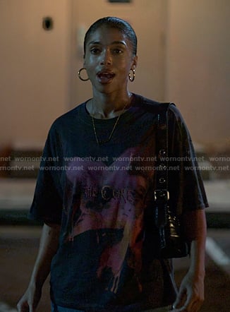 Chelsea’s grey graphic print tee on Reasonable Doubt