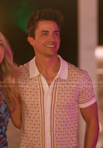 Gio’s brown goemetric print shirt on Selling the OC
