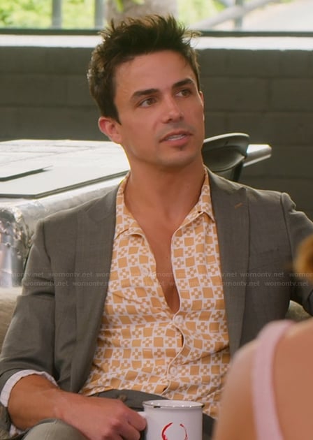 Gio’s orange printed shirt on Selling the OC