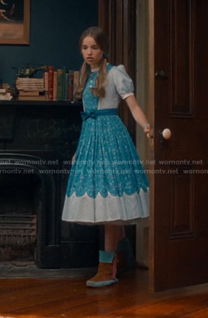 Holly’s colorblock suede boots on Stranger Things