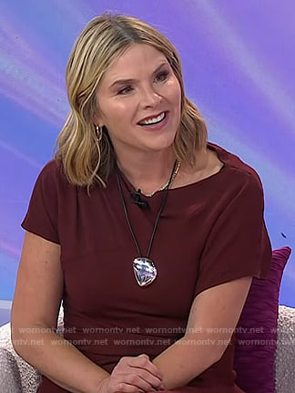 Jenna’s silver pendant necklace on Today