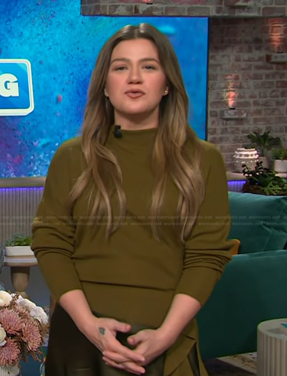 Kelly’s green asymmetric sweater on The Kelly Clarkson Show