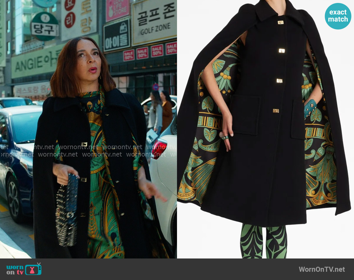 La DoubleJ Milano cady cape worn by Molly Novak (Maya Rudolph) on Loot