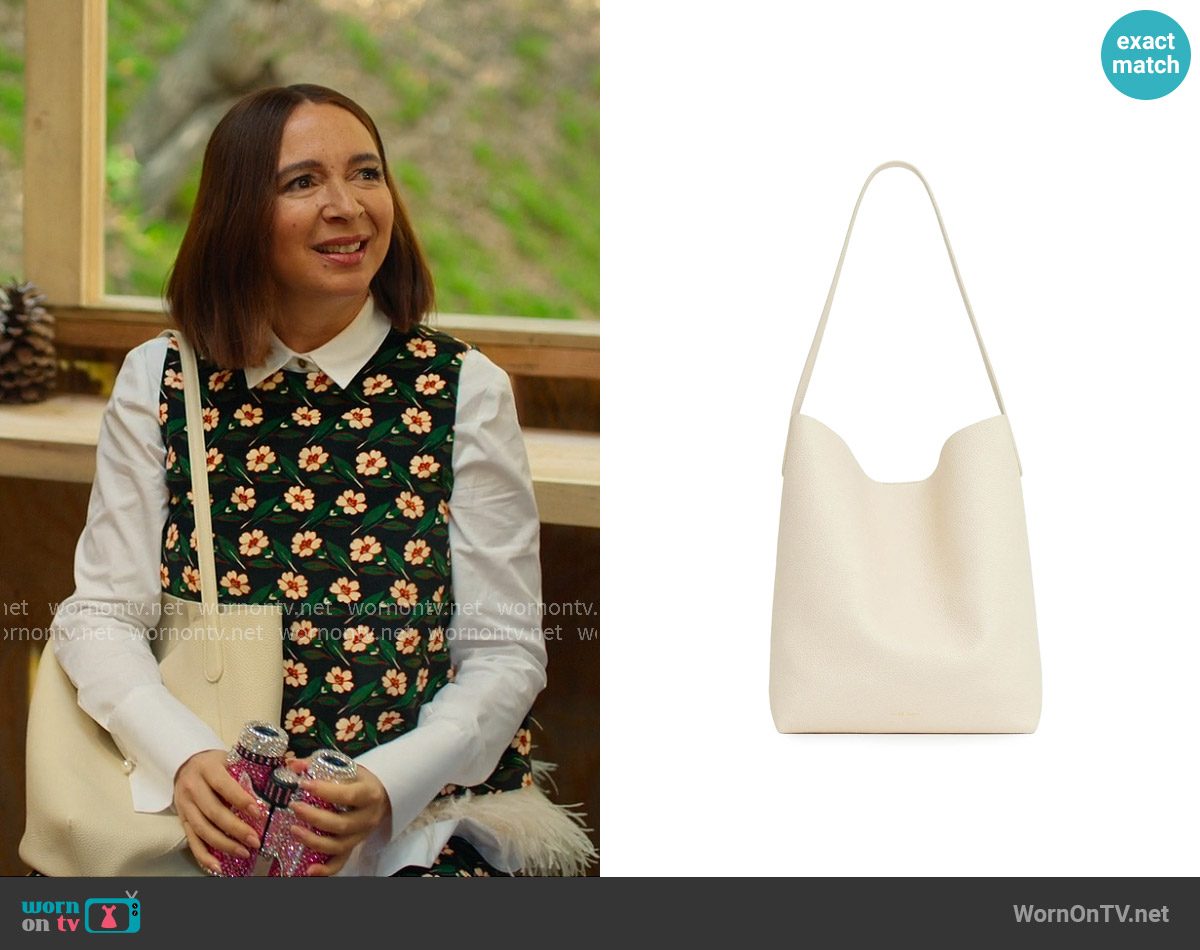Mansur Gavriel Everyday Cabas Pebbled-Leather Bag in Jasmine worn by Molly Novak (Maya Rudolph) on Loot