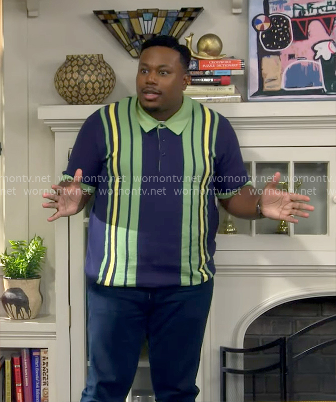 Marty’s navy and green striped polo shirt on The Neighborhood
