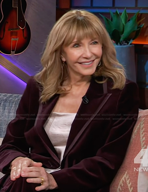 Mary Steenburgen’s burgundy velvet blazer on The Kelly Clarkson Show