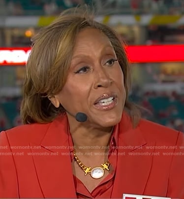 Robin’s white pendant chain necklace on Good Morning America