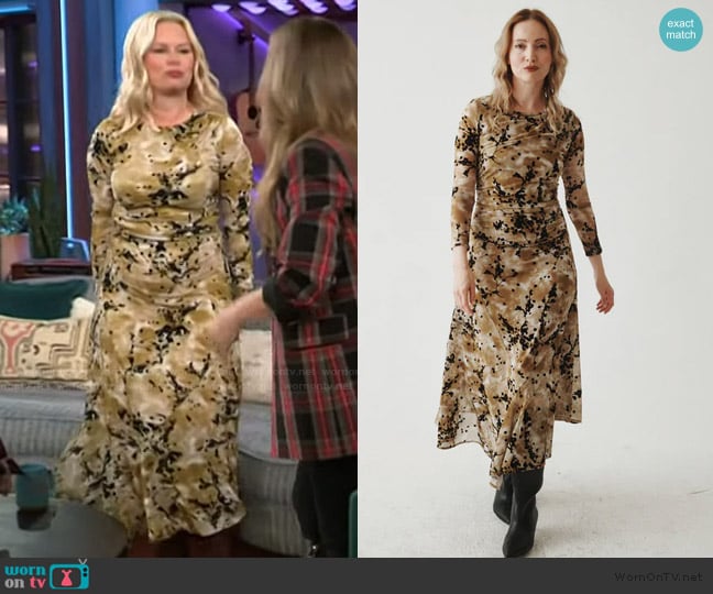 Twin Mesh Asymmetric Dress worn by Mary Lynn Rajskub on The Kelly Clarkson Show
