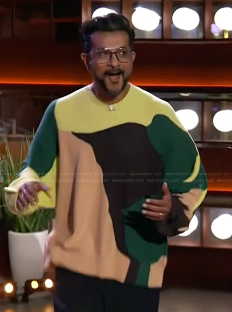 Utkarsh Ambudkar’s abstract knit sweater on The Kelly Clarkson Show