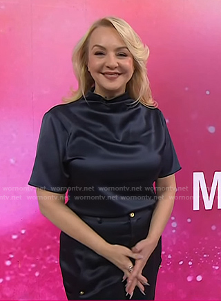 Wendi McLendon-Covey’s navy top and pants on Today