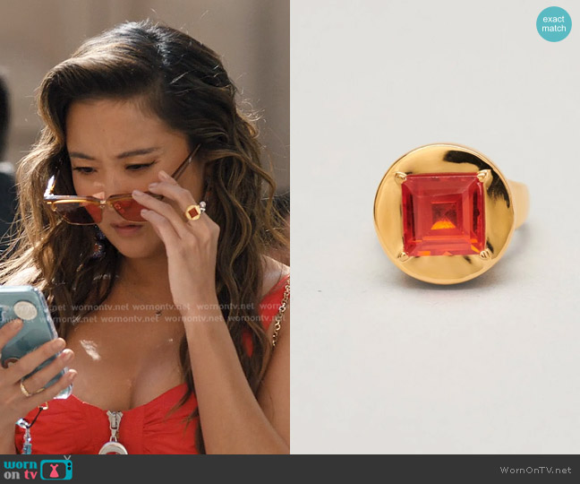 Antic Tonic Spritz Signet Ring worn by Mindy Chen (Ashley Park) on Emily in Paris