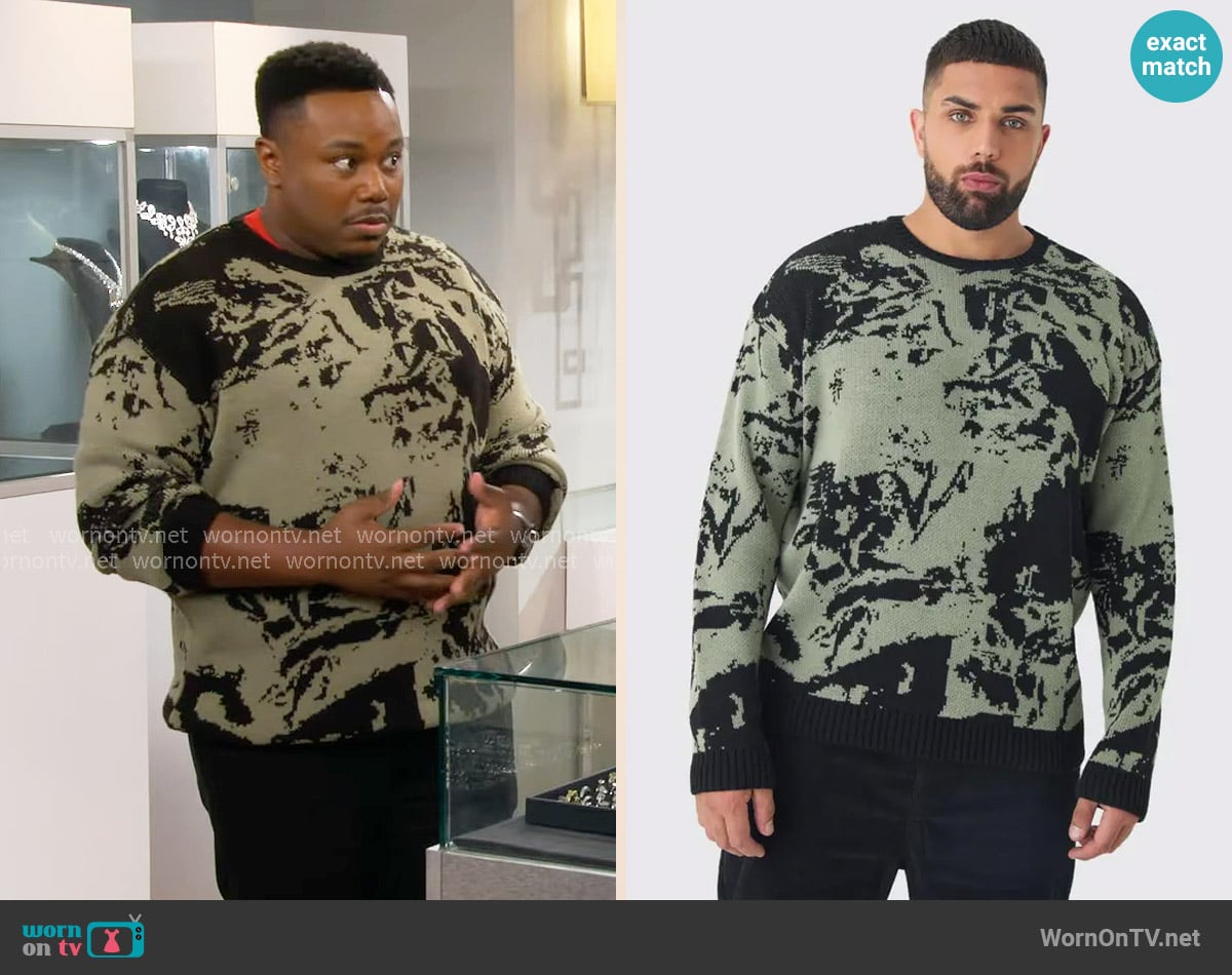 Boohoo Renaissance Oversized Knitted Sweat worn by Marty (Marcel Spears) on The Neighborhood