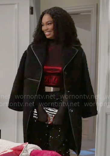 Chelsea’s black fleece coat on Beyond the Gates
