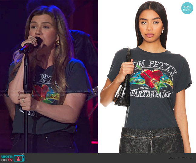 DayDreamer Tom Petty Summer Tour '13 Tour Tee worn by Kelly Clarkson on The Kelly Clarkson Show