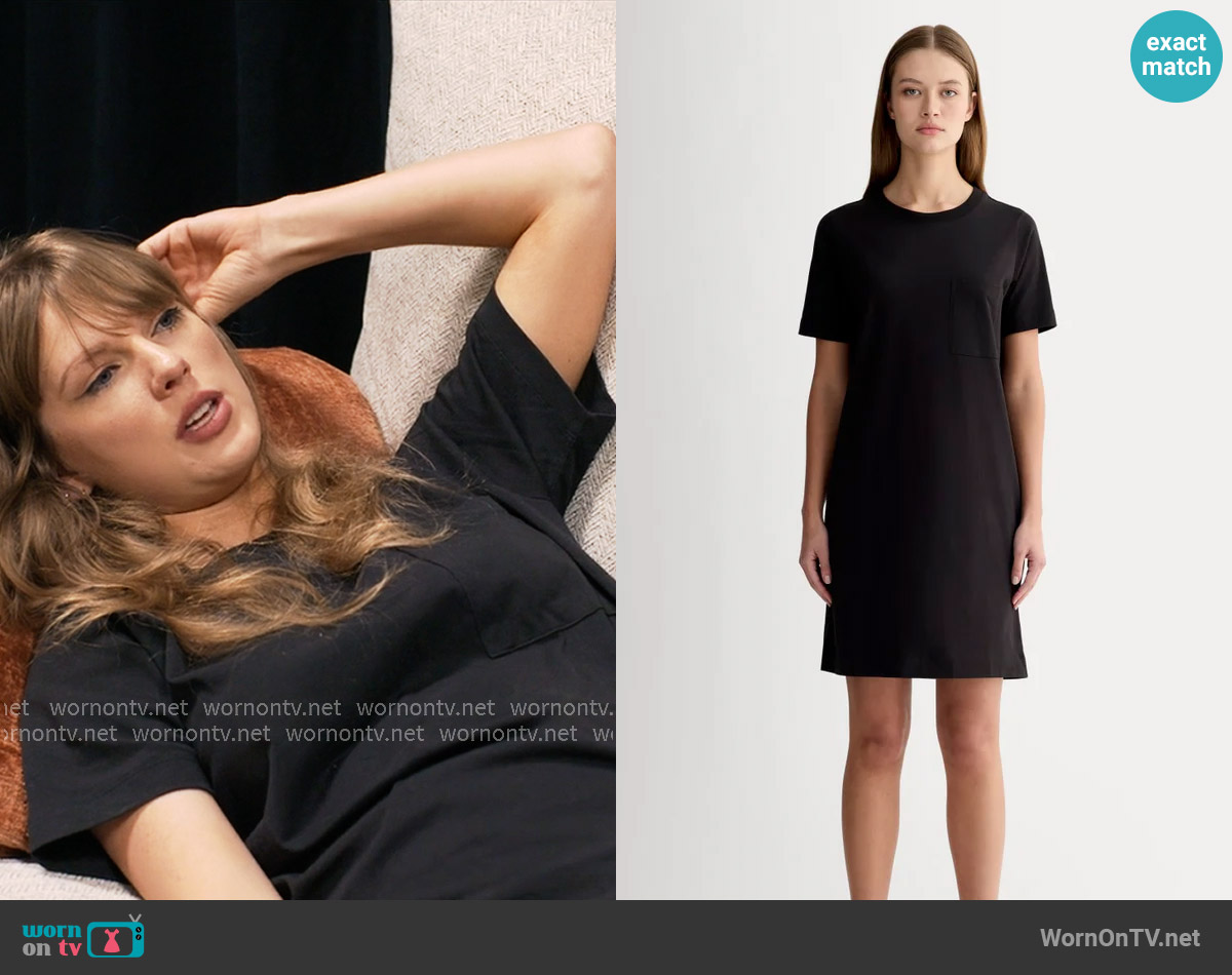 Everlane The Organic Cotton Weekend Tee Dress in Black worn by Taylor Swift on The End of an Era