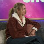 Justine Lupe’s brown contrast knit sweater on The Kelly Clarkson Show