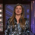Kelly’s black printed shirt and pants on The Kelly Clarkson Show