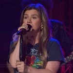 Kelly’s black graphic tee on The Kelly Clarkson Show