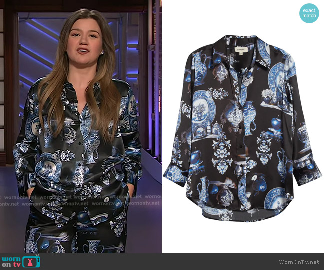 L'Agence Dani Shirt in Black Blue Porcelain Print worn by Kelly Clarkson on The Kelly Clarkson Show