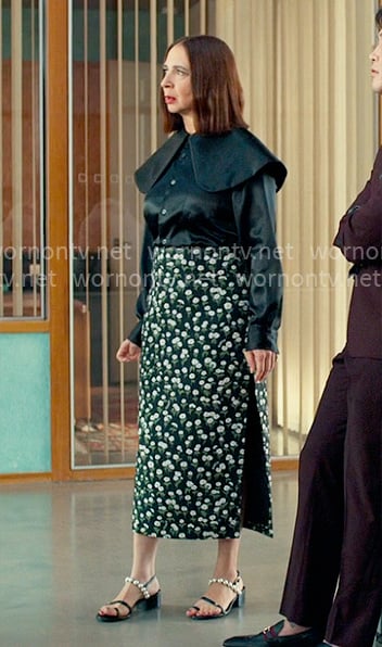 Molly’s black shirt with oversized collar and daisy print skirt on Loot
