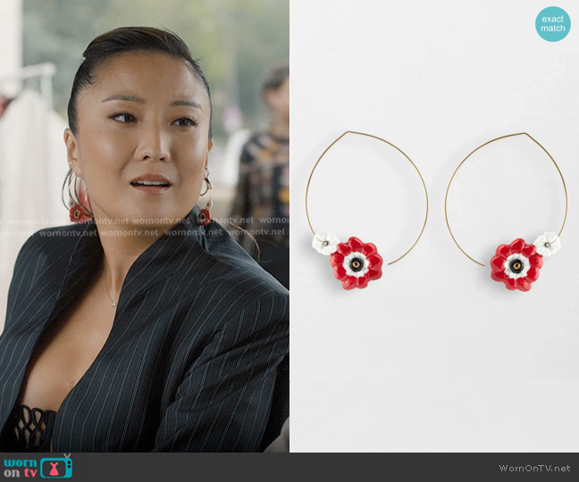 Nach Bijoux Large Anemone Hoop Earrings worn by Mindy Chen (Ashley Park) on Emily in Paris