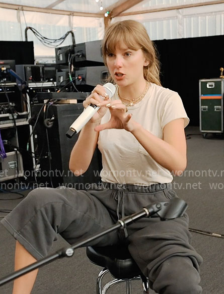 Taylor Swift’s charcoal grey sweatpants on The End of an Era