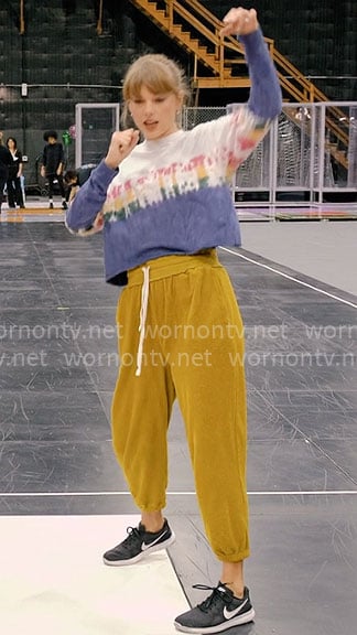 Taylor Swift’s tie dye tee and mustard yellow pants on The End of an Era