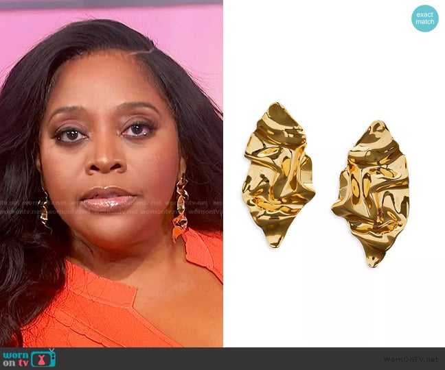 Alexis Bittar Crumpled Gold Large Post Earrings worn by Sherri Shepherd on Sherri