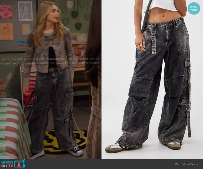 BDG Strappy Baggy Cargo Pants in Washed Black worn by Holly Jonas (Ashley Puzemis) on Days of our Lives