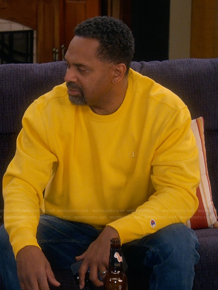 Bennie’s yellow sweatshirt on The Upshaws