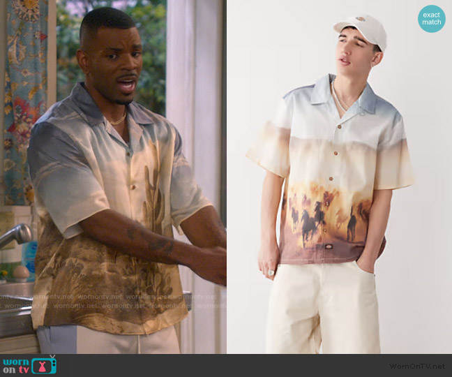 Dickies River Ranch work shorts in beige worn by Bernard Upshaw Jr (Jermelle Simon-Jones) on The Upshaws