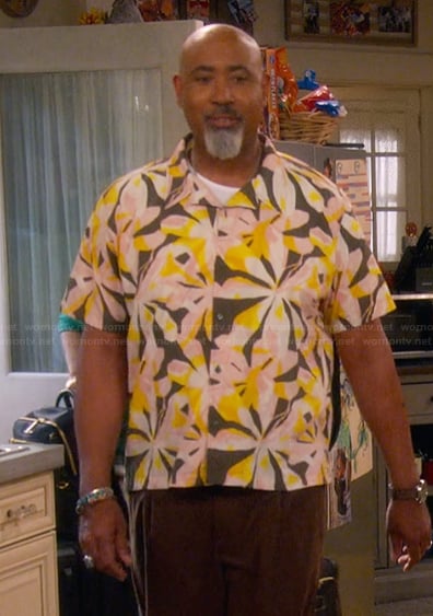 Frank’s floral print shirt on The Upshaws