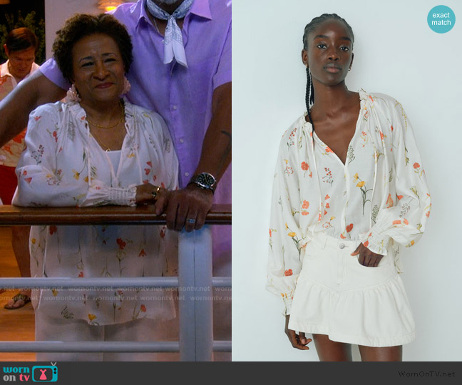H&M Oversized tie-neck blouse worn by Lucretia Turner (Wanda Sykes) on The Upshaws