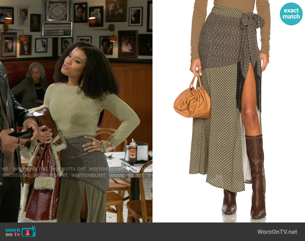 House of Harlow 1960 Giorgia Skirt worn by Eva Thomas (Ambyr Michelle) on Beyond the Gates