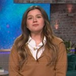Kelly’s beige collared sweater on The Kelly Clarkson Show