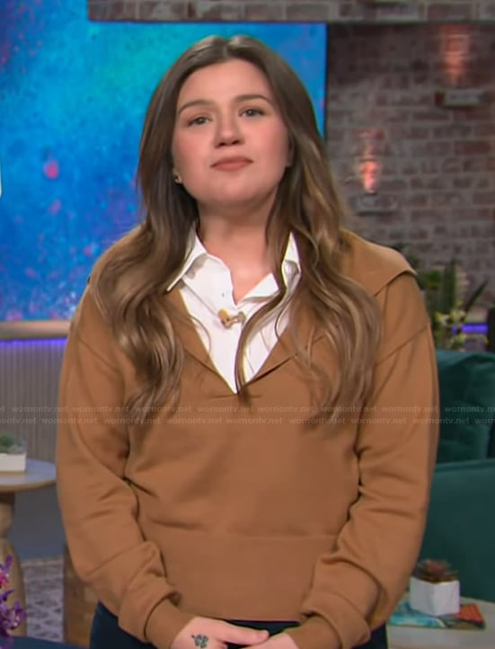 Kelly’s beige collared sweater on The Kelly Clarkson Show