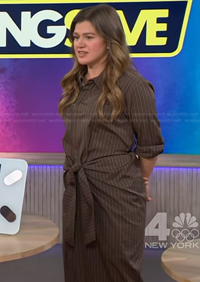 Kelly’s brown stripe tie front dress on The Kelly Clarkson Show