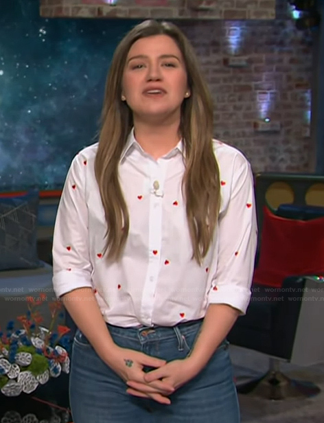 Kelly’s white heart print blouse on The Kelly Clarkson Show