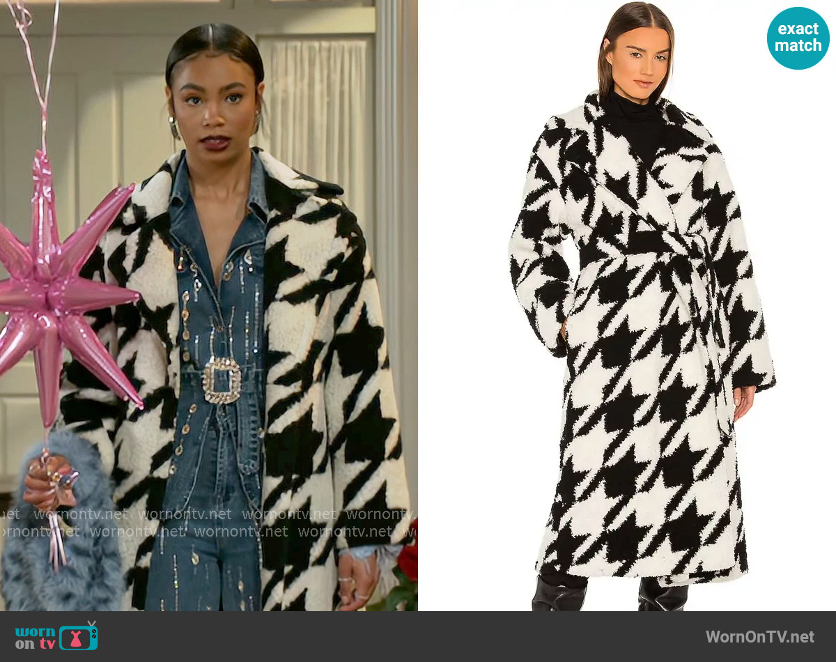 L'Academie Arlo Coat worn by Chelsea Hamilton (RhonniRose Mantilla) on Beyond the Gates