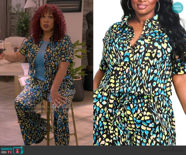 Nina Parker Cropped Printed Satin Button Down Blouse worn by Althea (Kym Whitley) on The Upshaws