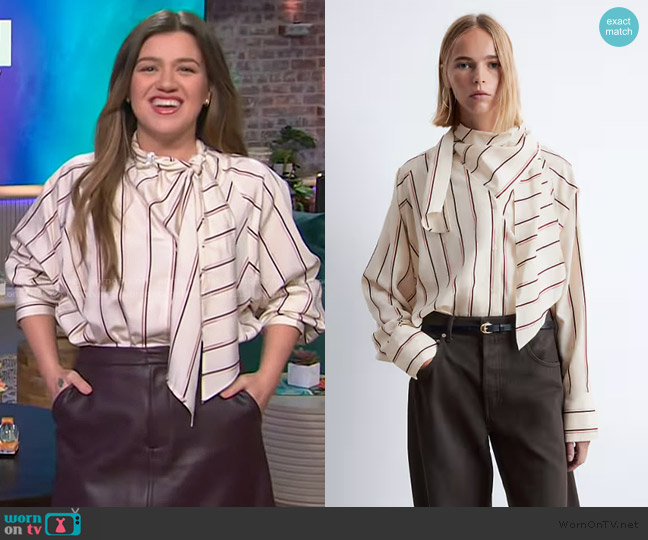 & Other Stories Scarf neck blouse with volume sleeves in vintage beige stripes worn by Kelly Clarkson on The Kelly Clarkson Show