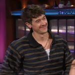 Tom Blyth’s striped sweater on The Kelly Clarkson Show