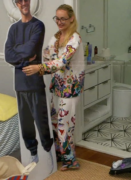 Bailey’s white floral print pajama set on Summer House