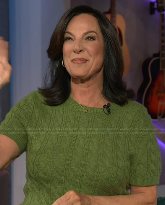 Emily Kaufman’s green cable knit sweater on The Kelly Clarkson Show